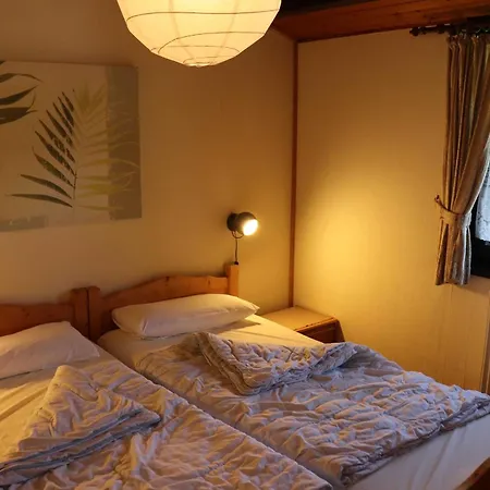 Robinson Crusoe Schwarzkittelpfad 77 Waldbrunn (Baden-Wurttemberg)